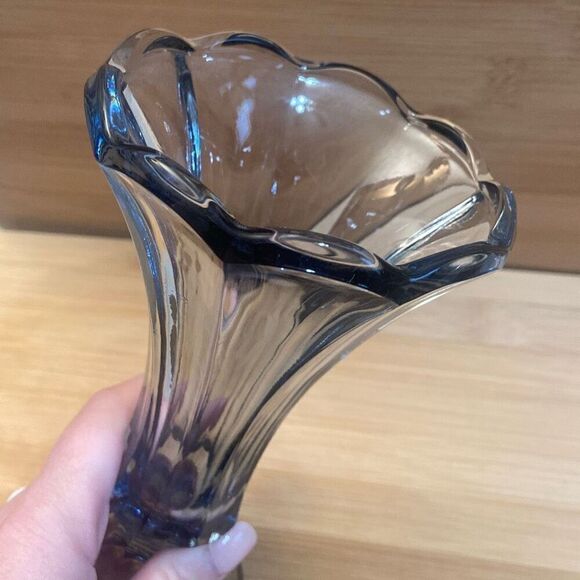 Vintage Glass Fostoria Virginia Light Blue Scalloped Edge Flower Floral Vase - Picture 7 of 11